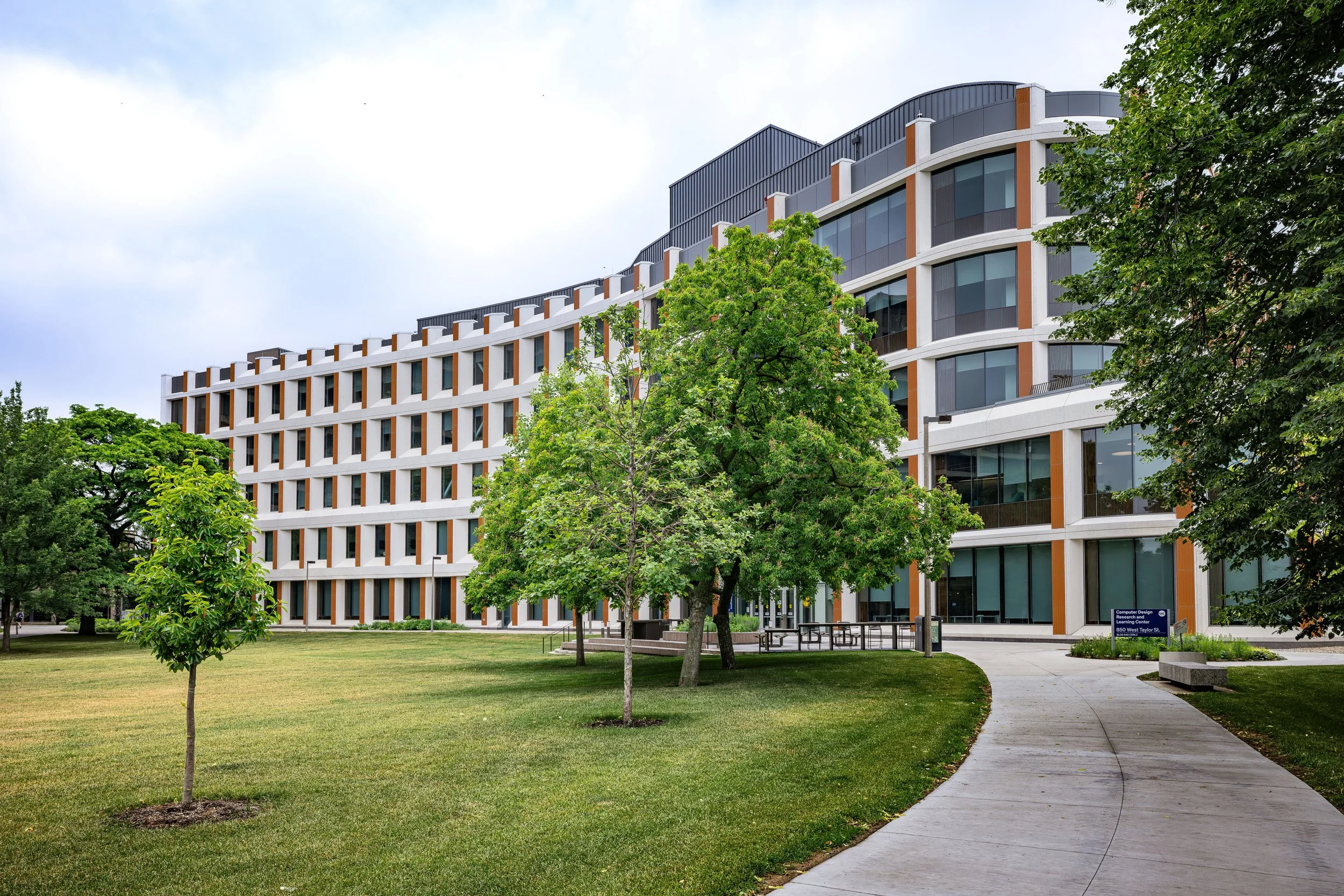 UIC Computer Design Research and Learning Center
